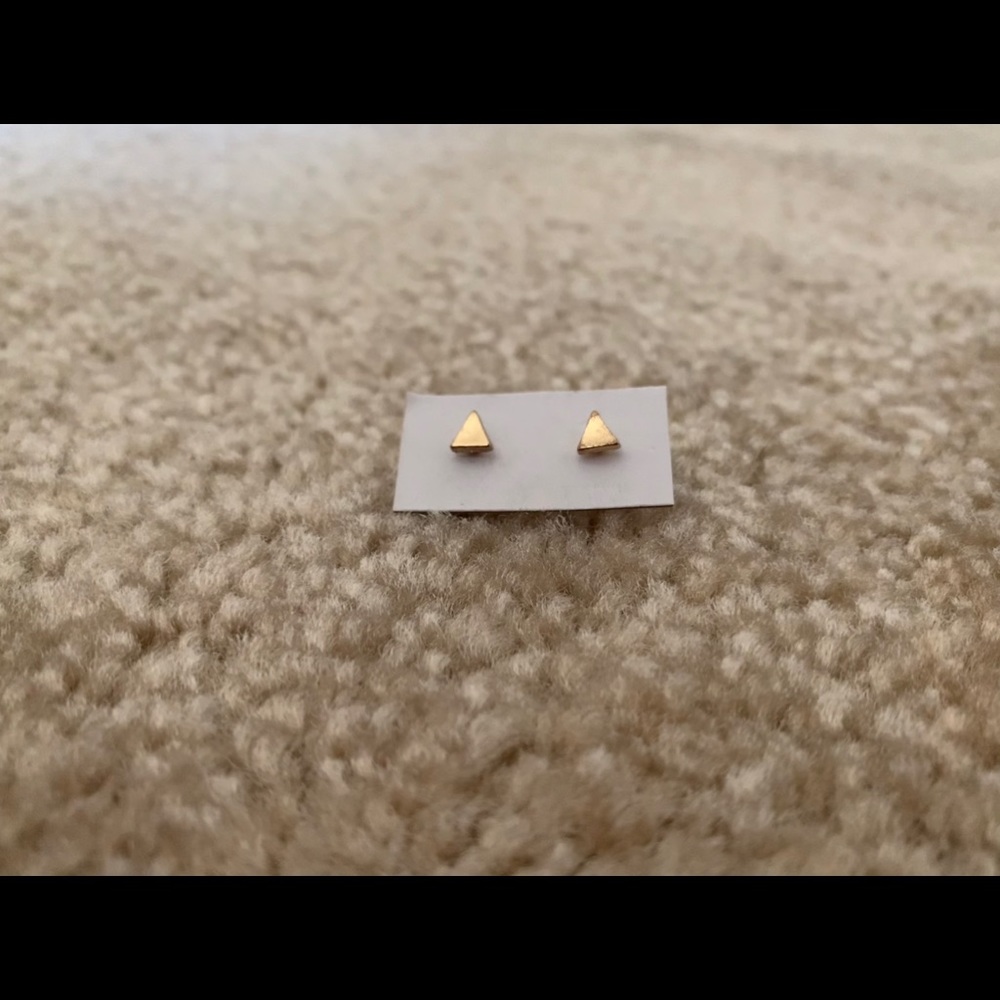 one pair of triangle earrings